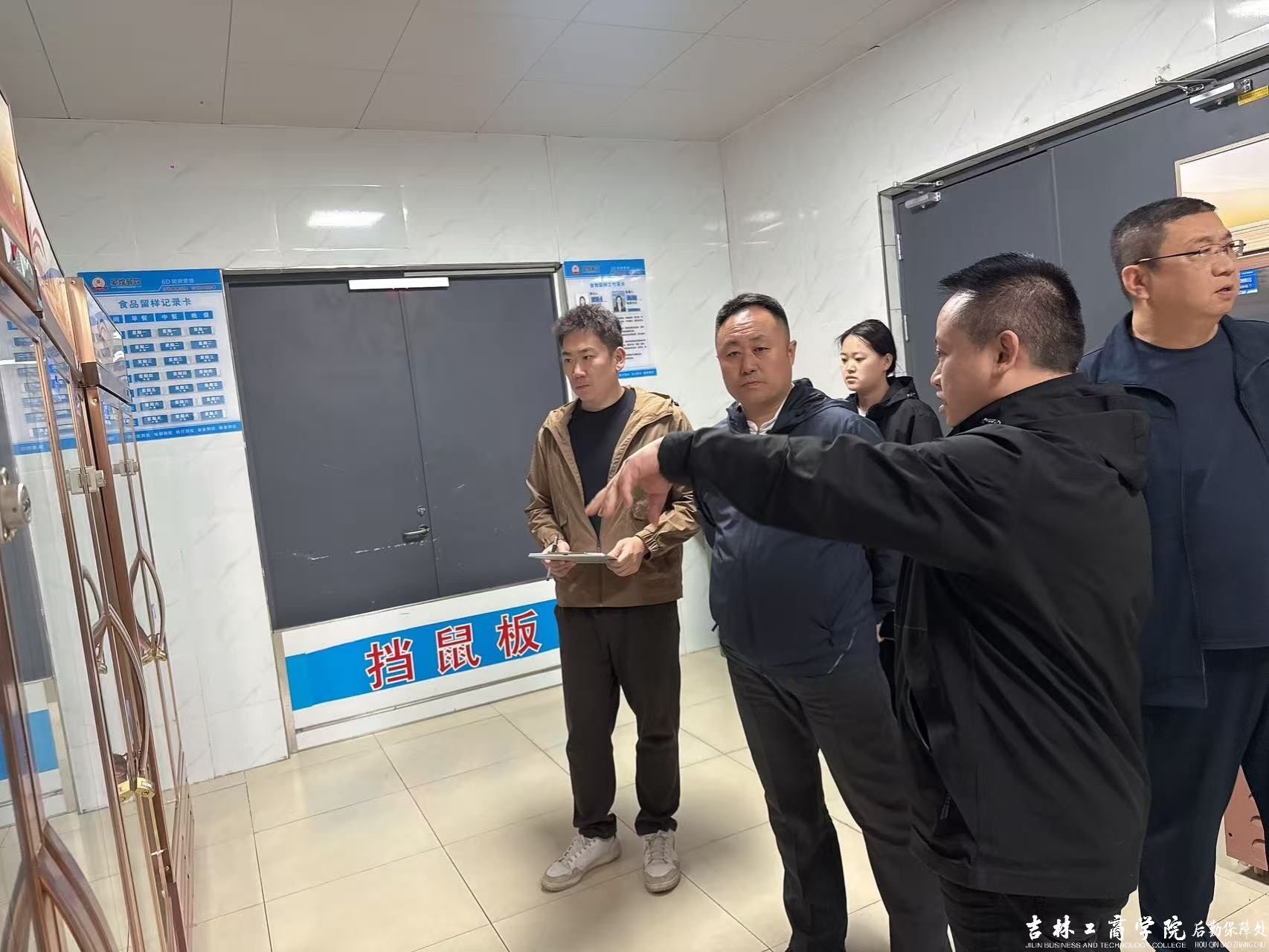把好安全关 守护师生“烟火气”