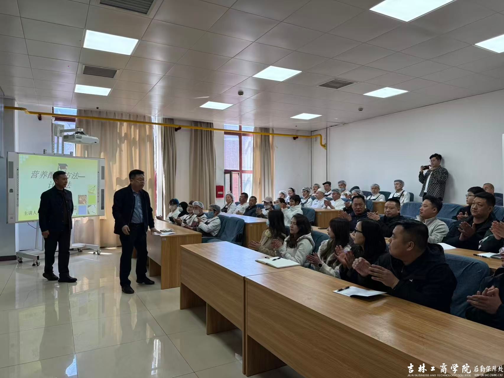 以训赋能提品质 守护师生好味道——膳食委员会组织开展食堂档口厨师技能专项培训